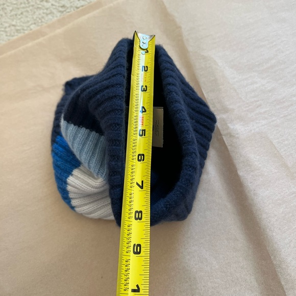 NWT Burberry cashmere hat - Picture 7 of 11